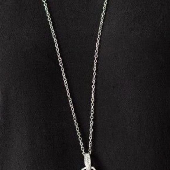 Elegant Blue Pendant Necklace - Picture 2 of 2